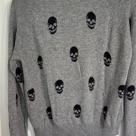 Aqua 100% Cashmere Skull Sweater Gray Black Print Crewneck Soft Luxury Small - Picture 9 of 12